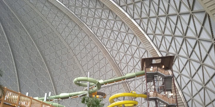 Celodenní vstupné pro děti i dospělé do vodního světa Tropical Islands v Německu