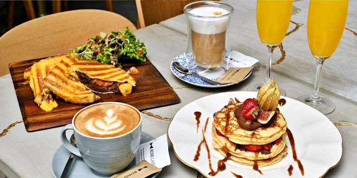 Sladký či slaný brunch a káva v kavárně Bond Cafe v centru Prahy: 1–2 osoby