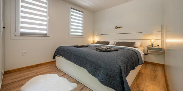 V přírodě, ale přesto blízko města: zažijte Bojnice díky novému plně vybavenému mobilnímu domečku i se snídaní v piknikovém koši