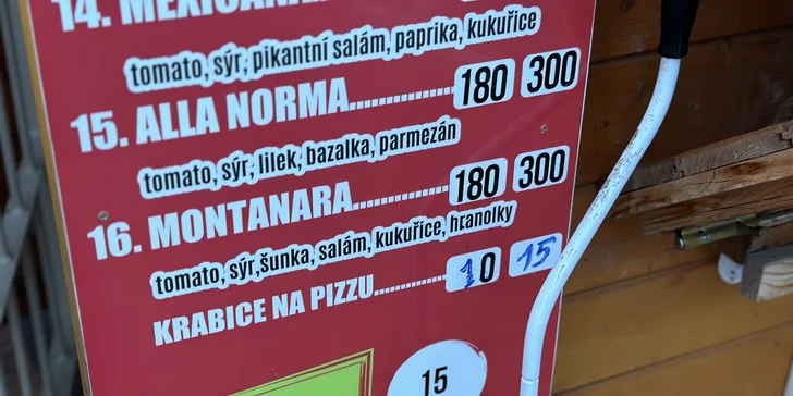 Výtečná pizza dle výběru v Letňanech: dílek i kolo o průměru 32 či 45 cm s nápojem