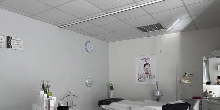 Kosmetické ošetření: ultrazvukové čištění s maskou a sérem i lifting s 24kt zlatem a LED maskou