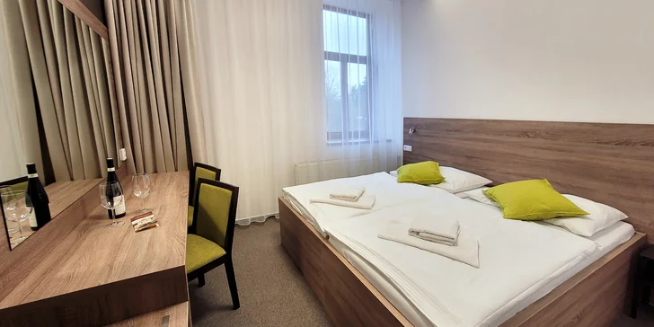 Moravský kras jako na dlani: pobyt se snídaní či polopenzí a lahví vína