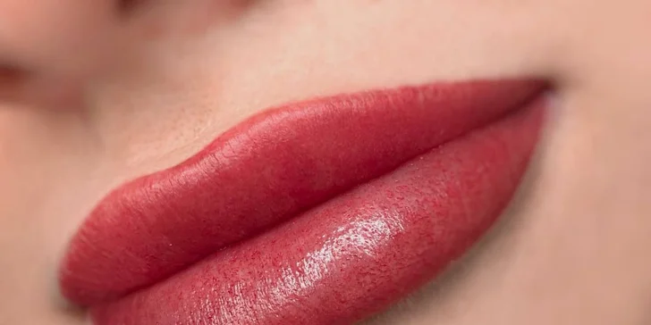 Obočí bez starostí: Permanentní make-up rtů či obočí pudrovou metodou