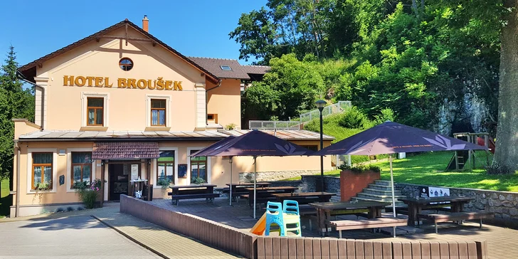 Moravský kras jako na dlani: pobyt se snídaní či polopenzí a lahví vína