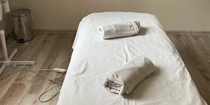 Hloubkové čištění pleti s fotonovou terapií, ultrazvukovou špachtlí i maskou