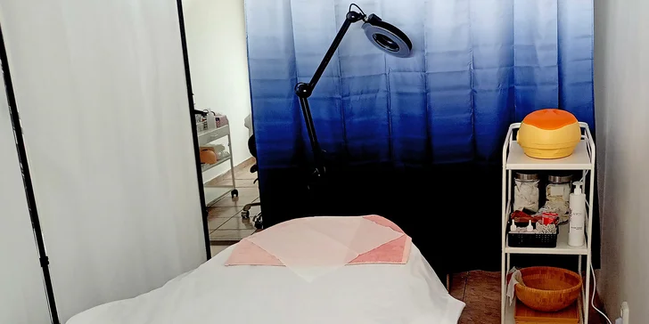 Mikromasáž očního okolí i masáž obličeje a dekoltu