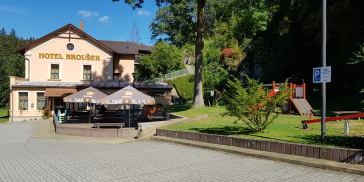 Moravský kras jako na dlani: pobyt se snídaní či polopenzí a lahví vína