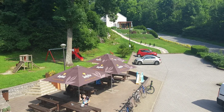 Moravský kras jako na dlani: pobyt se snídaní či polopenzí a lahví vína