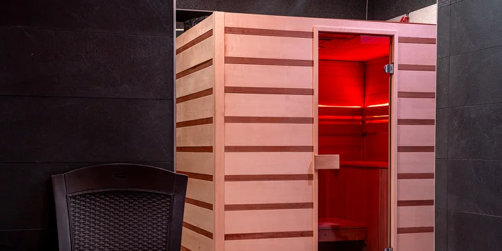 Privátní wellness pro 2 osoby: 120 minut, finská sauna a vířivka i varianty se sektem