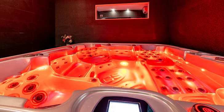 Privátní wellness pro 2 osoby: 120 minut, finská sauna a vířivka i varianty se sektem