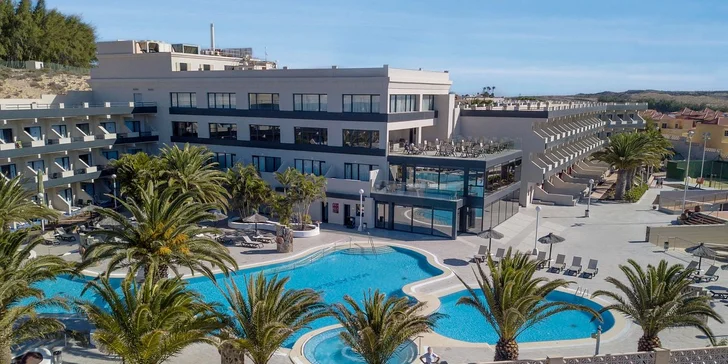 Sluncem zalitá dovolená na exotické Fuerteventuře: polopenze i all inclusive v adult only hotelu s bazény
