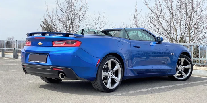 Se staženou střechou a větrem ve vlasech: pronájem kabrioletu Chevrolet Camaro
