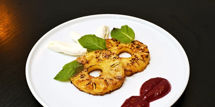 Tři chody pro dva: prosecco, jalapeños či pečené brambory, steak nebo burger i dezert