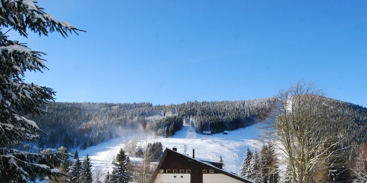 Dovolená v Harrachově: moderní hotel, hodina ve wellness, polopenze a spousta výletů