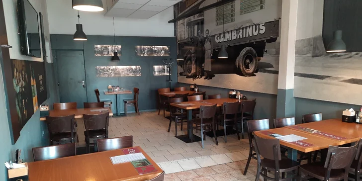 Prkno plné dobrot: řízky, žebra i koleno ve streetfood stylu v centru Jihlavy