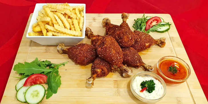 Na baštu s partou: 1 kg kuřecích špalíčků, hranolky i hodina bowlingu