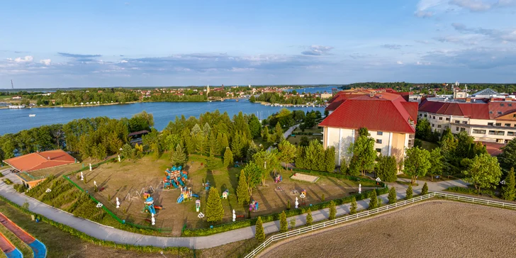 Rodinný pobyt u Mazurských jezer: hotel s aquaparkem, polopenze či plná penze a zábava pro děti