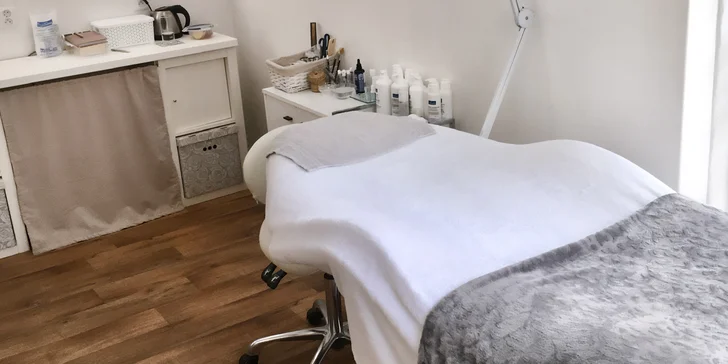 Luxusní kosmetické ošetření pleti s kyselinou hyaluronovou
