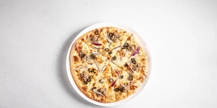 Dokonalá italská pizza ve Vršovicích: 1–5 kol se sýry i uzeninami či ananasem, lahev prosecca i nápoje