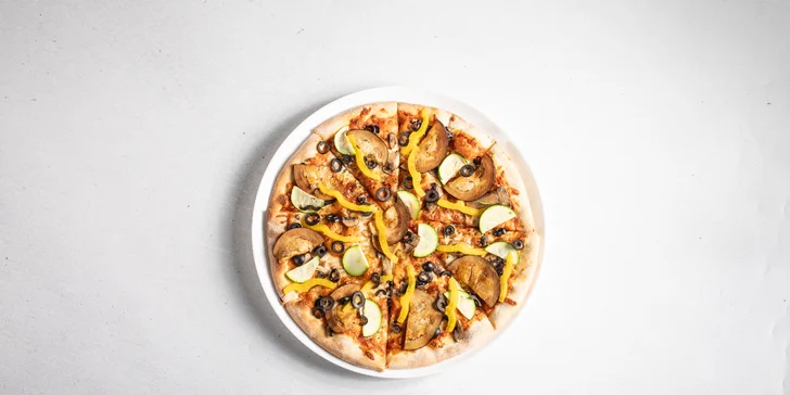 Dokonalá italská pizza ve Vršovicích: 1–5 kol se sýry i uzeninami či ananasem, lahev prosecca i nápoje