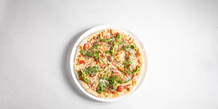 Dokonalá italská pizza ve Vršovicích: 1–5 kol se sýry i uzeninami či ananasem, lahev prosecca i nápoje