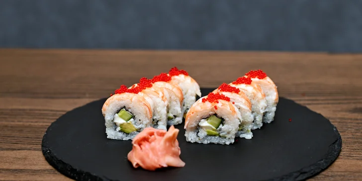 Sushi sety a poké bowl s lososem, kuřetem, tuňákem i vege ve Vršovicích