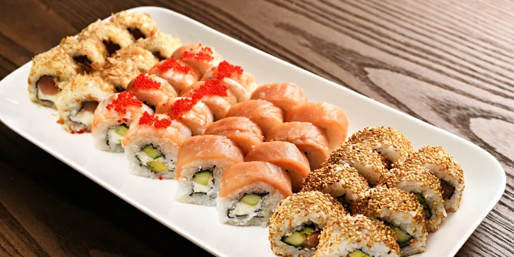 Sushi sety a poké bowl s lososem, kuřetem, tuňákem i vege ve Vršovicích