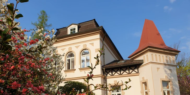 Romantický pobyt se snídaní a hodinou privátního wellness v zámečku na Čeladné