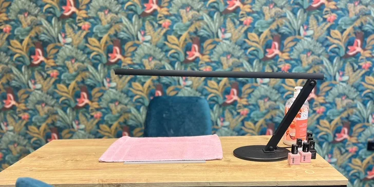 Pro krásné nehty: přístrojová manikúra i s gel lakem nebo modelace nehtů