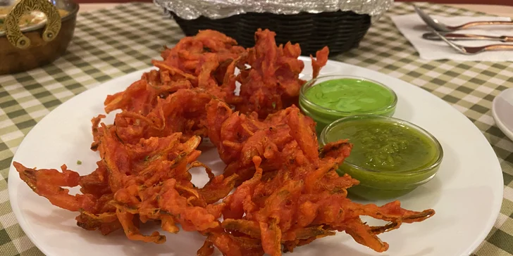 4chodové indické menu pro 2 osoby: polévka, kuřecí či vege hlavní chod i dezert