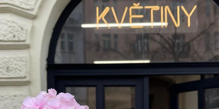 Otevřený voucher v hodnotě 600-2000 Kč na cokoli z květinářství Golden Flowers