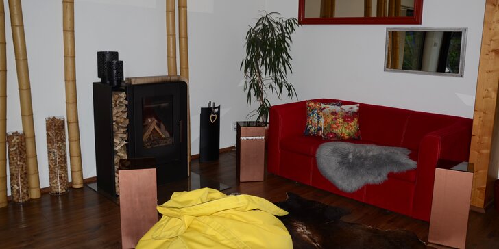 Buďte pár dní jen spolu: romantický pobyt v luxusní chatě se saunou, vířivkou a krbem