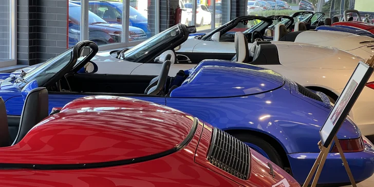Komentovaná prohlídka veteránů v automobilové galerii Route 88 a nápoj