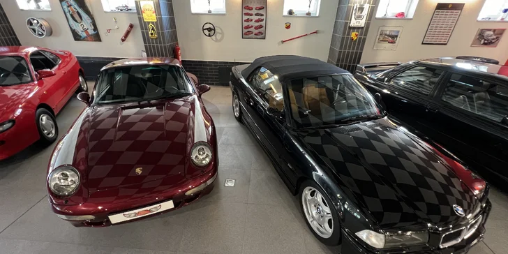 Komentovaná prohlídka veteránů v automobilové galerii Route 88 a nápoj