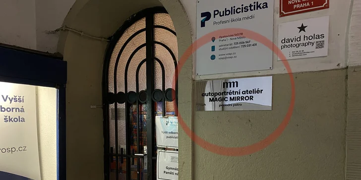 Vyfoťte se sami: 60 min. focení a nekonečně snímků v inovativním ateliéru Magic Mirror