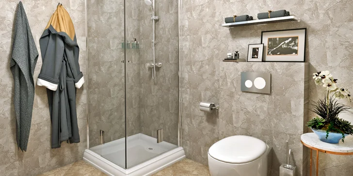 Pokoje jsou moderně a vkusně zařízené do stylu inspirovaného secesí a art nouveau se všemi nejmodernějšími prvky, které jsou v dnešní době v luxusních hotelových pokojích standardem. 