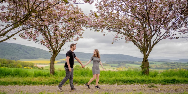 Párové nebo rodinné focení v přírodě: 8-12 fotografií