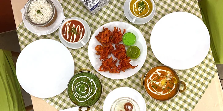 4chodové indické menu pro 2 osoby: polévka, kuřecí či vege hlavní chod i dezert