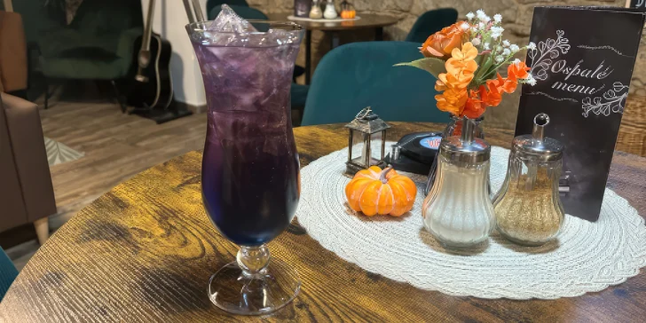 Míchané alkoholické drinky dle výběru: jeden drink i ochutnávka čtyř nápojů, bar v centru Ústí