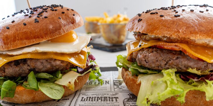 Dva klasické burgery nebo maxi burger až pro 3 osoby s hranolky a dipy
