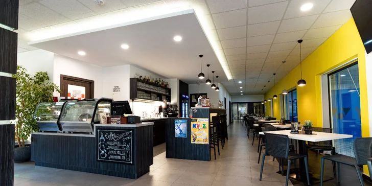 Dva klasické burgery nebo maxi burger až pro 3 osoby s hranolky a dipy