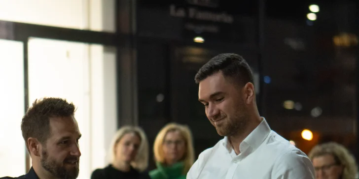 Škola prosecca či dalších bublinek pro 1 nebo až 4 osoby: kurz s ochutnávkami i technika sabrage