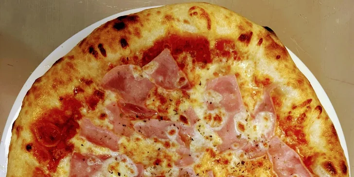 Pizza podle výběru z 9 druhů pro 1 nebo 2 osoby: sýrová, salámová, hawaii aj.