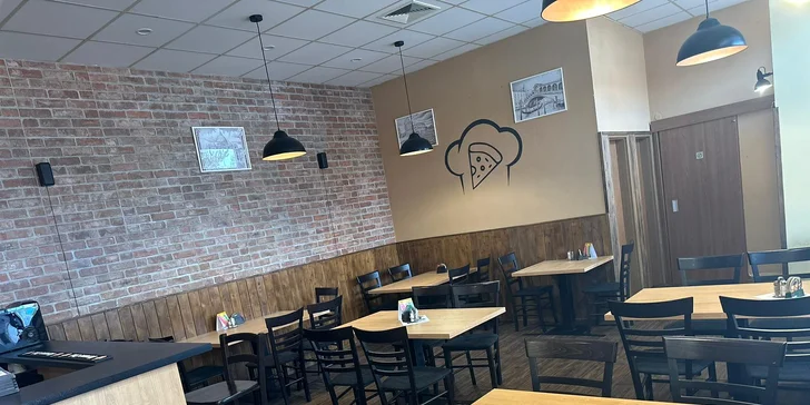 Pizza podle výběru z 9 druhů pro 1 nebo 2 osoby: sýrová, salámová, hawaii aj.