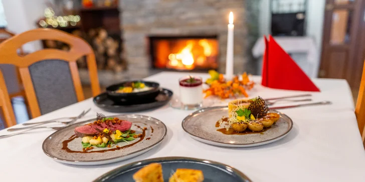 Pětichodové menu u romanticky vyzdobeného stolu: kachní paštika, panenka i sous-vide kachní prso