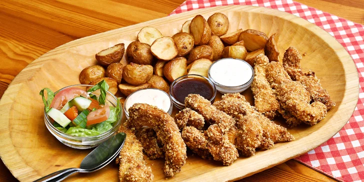 Kuřecí stripsy, hranolky či brambory, coleslaw pro jednoho, dva nebo čtyři jedlíky