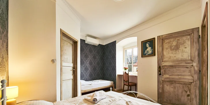 Pobyt ve zrekonstruovaném zámku Lešany se snídaní, v nabídce i apartmán s wellness