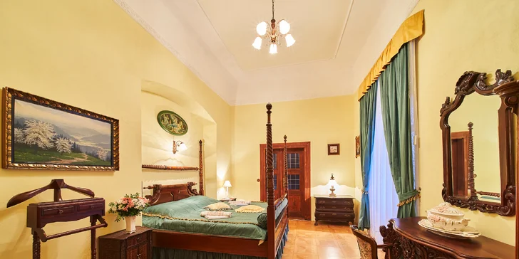 Pobyt ve zrekonstruovaném zámku Lešany se snídaní, v nabídce i apartmán s wellness