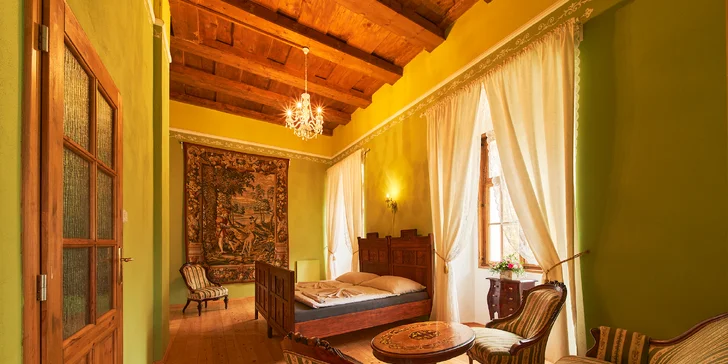 Pobyt ve zrekonstruovaném zámku Lešany se snídaní, v nabídce i apartmán s wellness