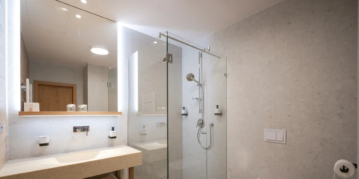 Moderní resort v Beskydech nedaleko Vsetína: snídaně, pobyt s večeří i neomezeným wellness